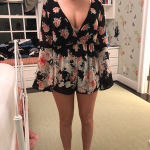 🌸NWOT🌸 Reverse floral long sleeve romper